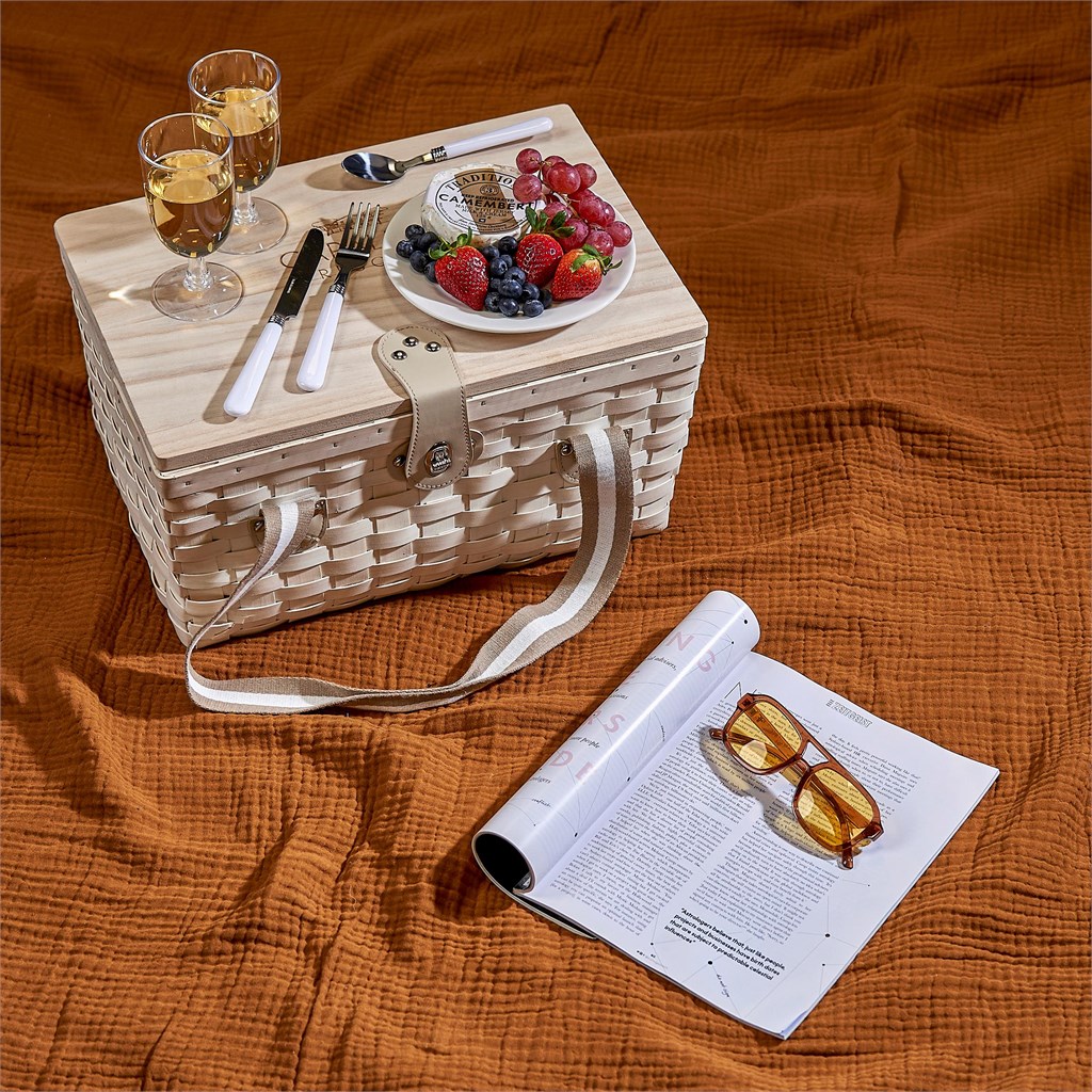 Serendipio Montega 2-Person Picnic Basket - Image 9