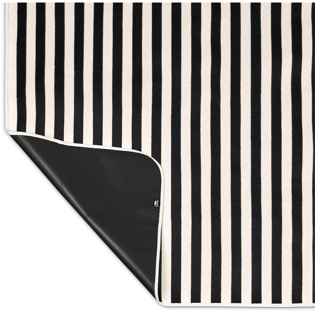 Serendipio Brookhill Picnic Blanket - Image 4